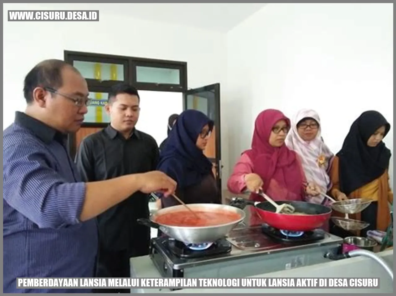 Pemberdayaan Lansia melalui Keterampilan Teknologi untuk Lansia Aktif di Desa Cisuru